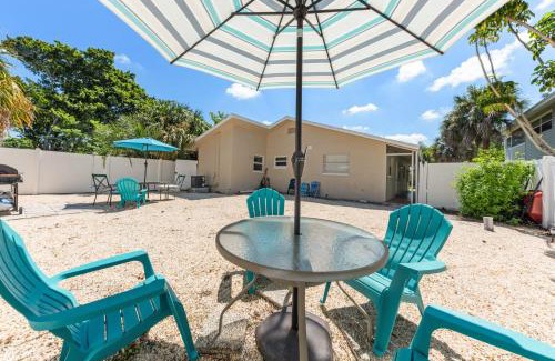 Indian Rocks Beach Apartment | Charming Beach Villa B