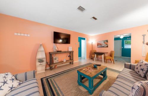Indian Rocks Beach Apartment | Charming Beach Villa B
