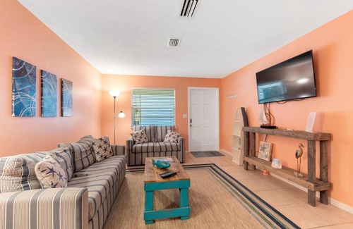Indian Rocks Beach Apartment | Charming Beach Villa B