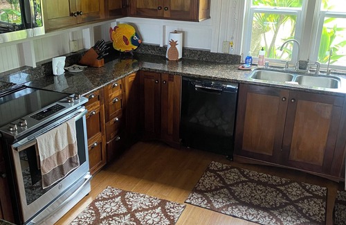 Lanai City Cottage | Charming, Beautifully Remodeled, Historic Plantation Home