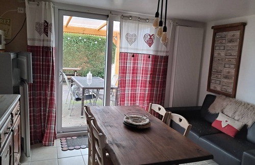 Celles-sur-Plaine Cottage | Charming Blueberry Cottage