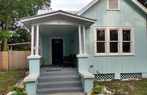 Sanford House | Charming bungalow in Sanford's historical district