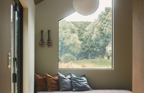 Athenree Cabin | Charming cabin amongst the Avocado trees. 1km from the white sands of Waihi.