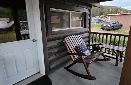 Cooke City-Silver Gate Cabin | Charming Cabin in Cooke City