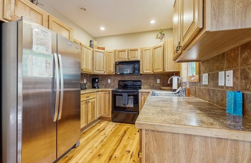 McCall Cabin | Charming cabin with hot tub - near Payette Lake, golf & skiing