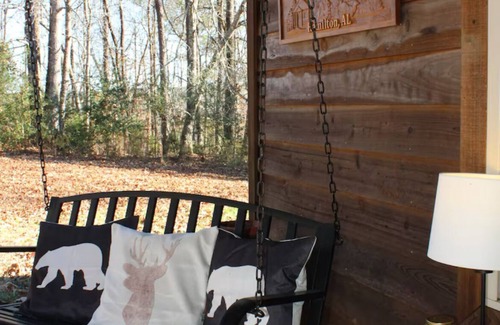 Guin Cabin | Charming cabin with outdoor soaking tub