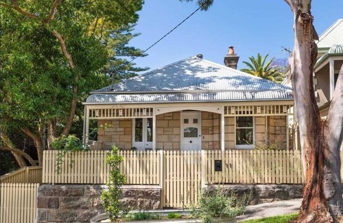 Cammeray Cottage | Charming Cammeray Cottage Close to CBD, Perfect for Family Getaways