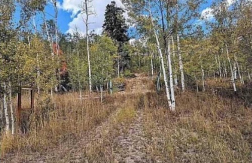 Stagecoach Estates RV Rental | Charming campground with tent in Park City for a cozy getaway