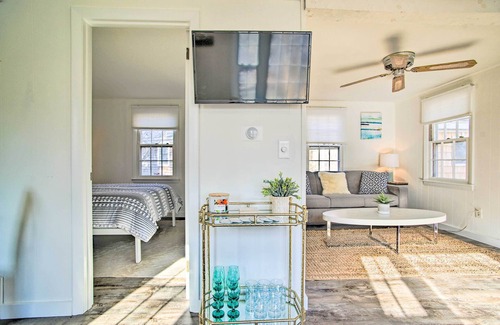 South Dennis Cottage | Charming Cape Cottage w/ Patio: 4 Mi to Beach!