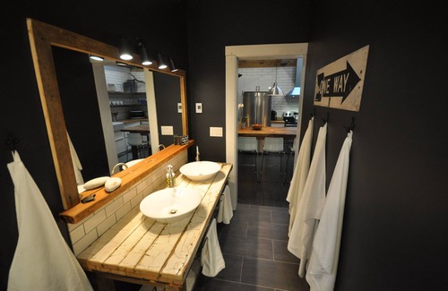 Niagara Falls Cottage | Charming Carriage House in Niagara's Wine Country