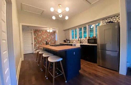 Duckpond House | Charming Carriage house in Historic Duckpond
