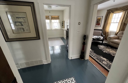 Davenport House | Charming Carriage House near VanderVeer Park