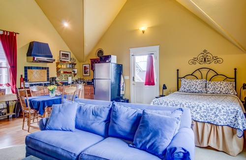 Longmont Condo | Charming Carriage House In Prospect New Town