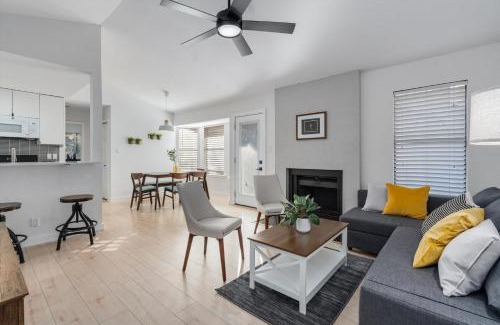 Greenslopes At Lake Creek House | Charming casa near historic Downtown, Kalahari etc