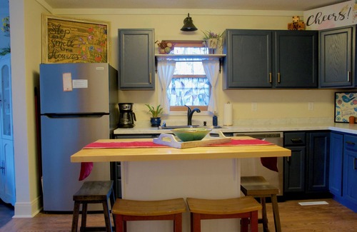Rapid City House | Charming Centennial Cottage-Downtown!