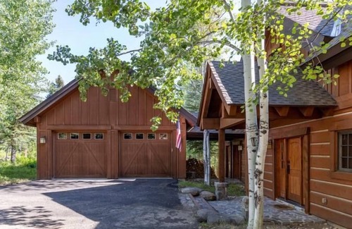 Tamarack Ski Chalet | Charming Chalet on the Golf Course