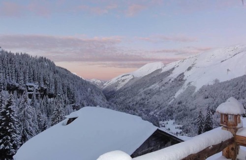 Les Lindarets Ski Chalet | Charming chalet South-facing view In the heart of the Portes du Soleil