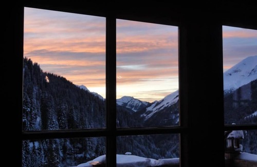 Les Lindarets Ski Chalet | Charming chalet South-facing view In the heart of the Portes du Soleil