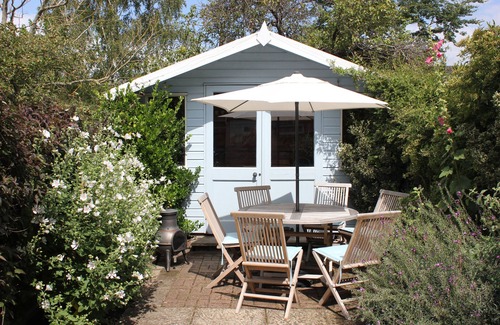 Reydon Cottage | Charming Character Cottage with pretty gardens. 10 Minutes walk to beach.