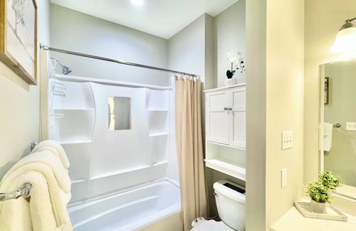 Westwego Cottage | Charming & Chic Bayou Cottage Minutes from NOLA
