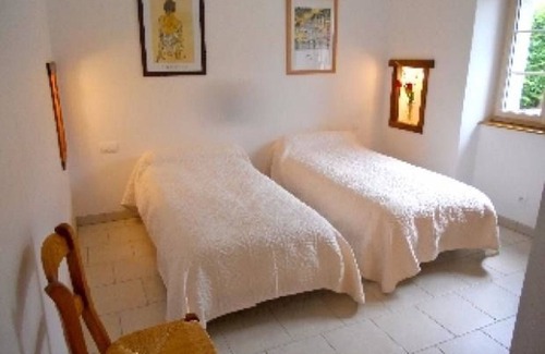Epineu-le-Chevreuil Cottage | Charming Countryside Cottage: Nature Trails, Equestrian Center & Close to Amenities