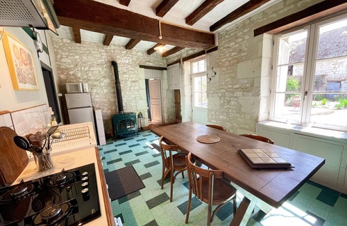 Verneuil-le-Chateau Cottage | Charming cottage in Touraine with fireplace