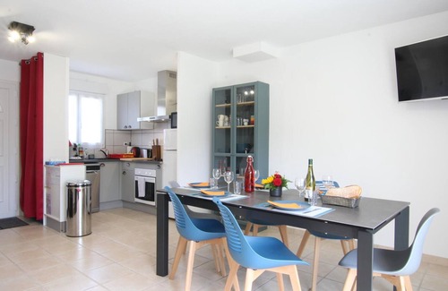 Pirou Cottage | Charming Coastal Cottage: Garden, Bikes, Family-Friendly, Close to Beach & Historic Sites