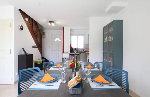 Pirou Cottage | Charming Coastal Cottage: Garden, Bikes, Family-Friendly, Close to Beach & Historic Sites