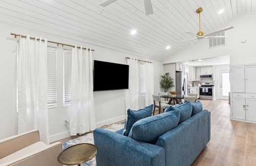Edisto Island House | Charming coastal getaway just minutes from Edisto Beach! Enjoy a spacious home with a full kitchen, cozy living areas, and peaceful outdoor spaces. Perfect for families, couples, or friends seeking beach days, fishing, and relaxation.