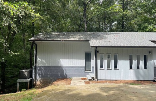 Westminster Apartment | Charming Condo By Lake Hartwell