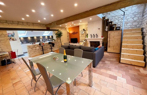 Savigny-en-Veron Cottage | Charming cottage with heated pool, AC and WiFi in Loire