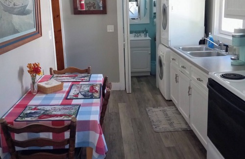 Old Orchard Beach Cottage | Charming Cottage 5 min walk to beach & 8 min. walk to The Pier !