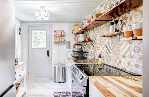 Titus Cottage | Charming Cottage at Weoka on Lake Jordan perfect for fishing and playing
