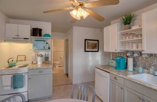 Littleton House | Charming Cottage in Downtown Littleton