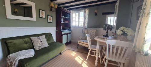 Barnstaple House | Charming cottage in Pilton-newly renovated