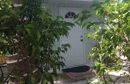 La Hacienda Cottage | Charming Cottage in Delray Beach Sleeps 4 with Heated Pool