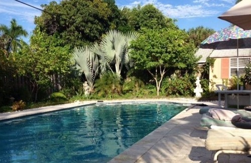 La Hacienda Cottage | Charming Cottage in Delray Beach Sleeps 4 with Heated Pool