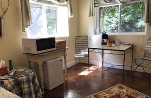 Napa Cottage | Charming Cottage Located on Private Gated Estate