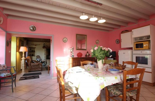 Picauville Cottage | Charming Cottage near D-Day Beaches, Fireplace, WiFi, Baby Equipment, Pets Welcome