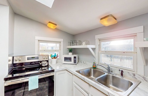 Ocean City Cottage | Charming cottage near beach/boardwalk with modern amenities, AC, WiFi