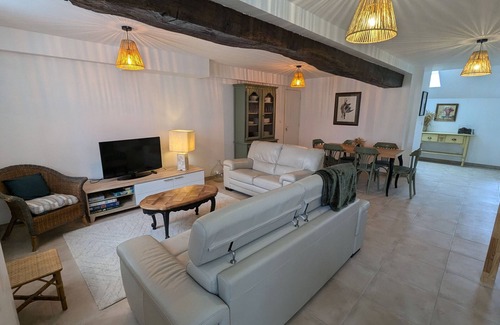 Chaingy Cottage | Charming cottage near Orléans with private garden and parking