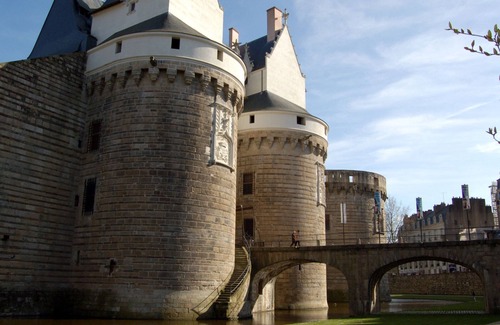 Vertou Cottage | Charming Cottage near River & Park, 10km from Nantes, Free Parking, WiFi, Baby-Friendly