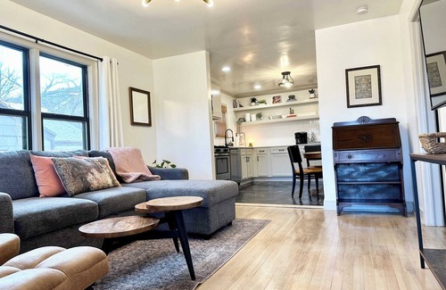 Edmond House | Charming Cottage Near UCO, Edmond