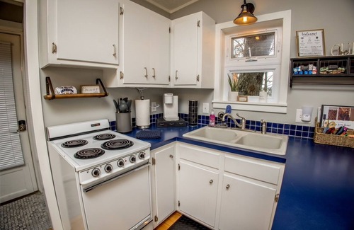 Shell Knob Cottage | Charming Cottage-Romantic-Table Rock Lake Views-Silver Dollar City-Hot Tub-WiFi