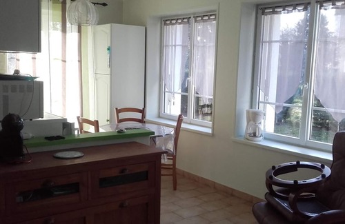 Meusnes Cottage | Charming Cottage: Scenic Park, Near Zoo, Ideal for Families, Wine Onsite