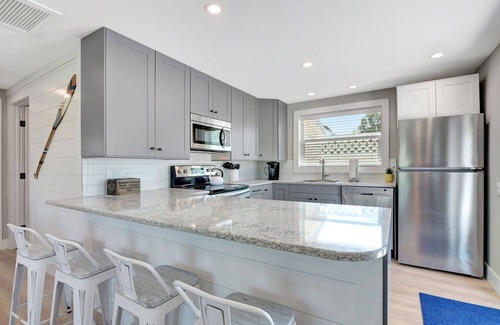 Bonita Shores Cottage | Charming cottage with views of the Imperial River