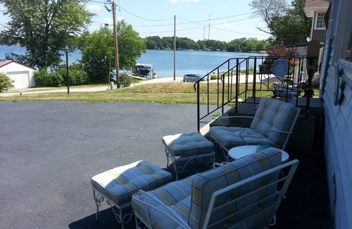 Paddock Lake Cottage | Charming Cottage with Beautiful Lake Views