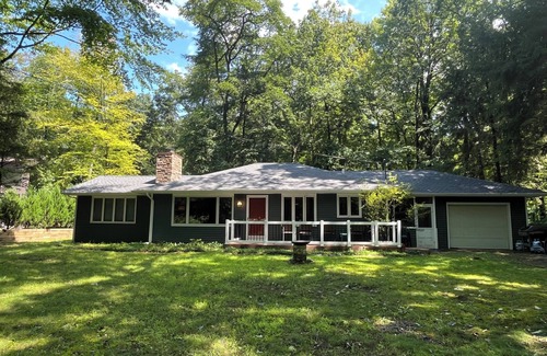 Harbert House | Charming cottage with fireplace & private beach, perfect for getaways