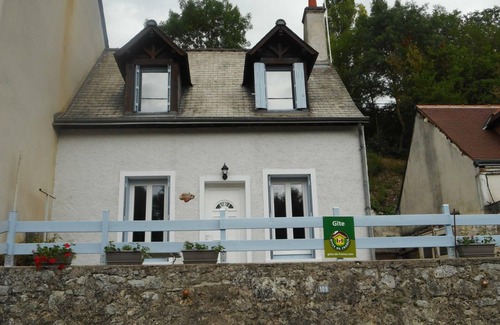 Limeray Cottage | Charming Cottage with Terrace in Loire Valley - Near Castles, Bike Trails, and Wine Tasting