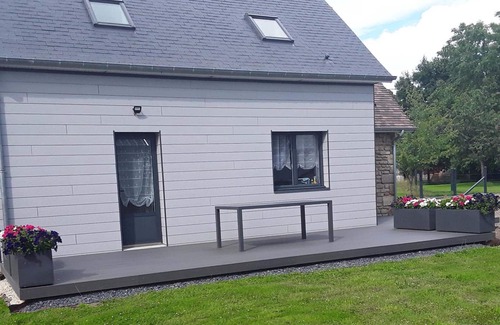 Sainte-Opportune Cottage | Charming Countryside House: Enclosed Garden, EV Charging, Nearby Nature Trails, Ideal for Families